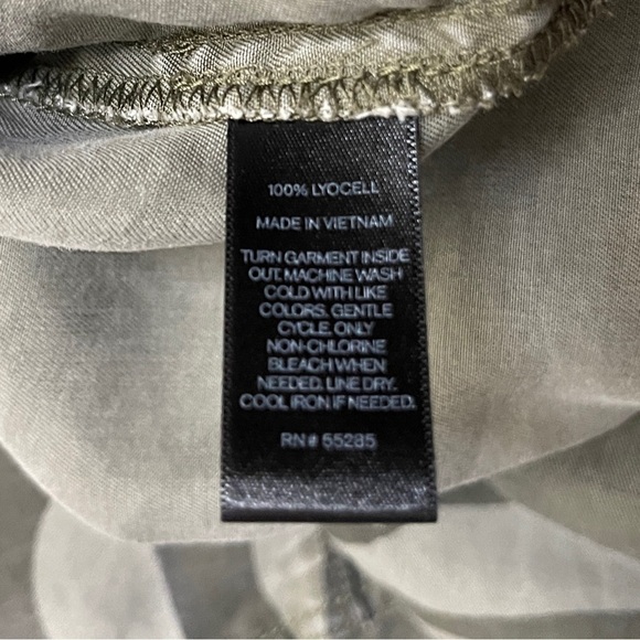 Express Boyfriend Oversized Style Camo Button Down Casual Shirt Women's Medium - Picture 7 of 8